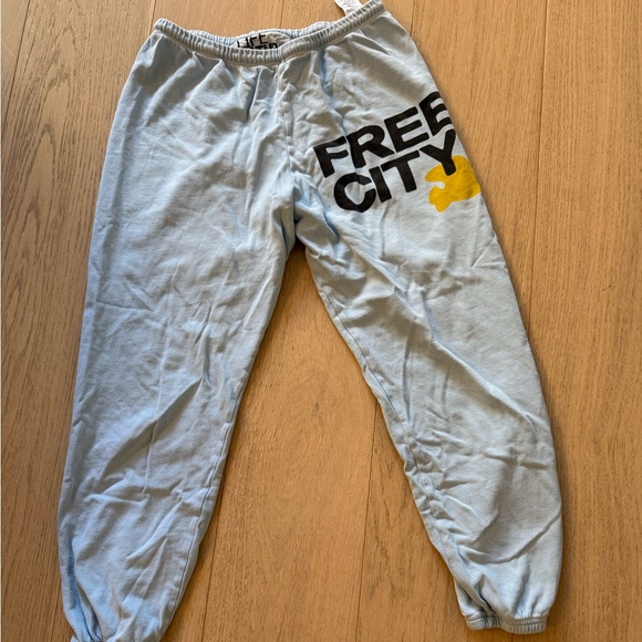 Free City Jogger - Picture 5 of 6